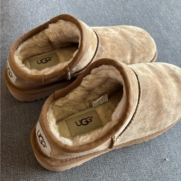 UGG Tan Shearling Slippers UGG Slippers Shoes Womens 11 Mule Flats Tan Suede Sherpa  main image 4